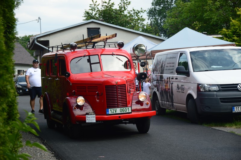 Zakončení školního roku u hasičské zbrojnice